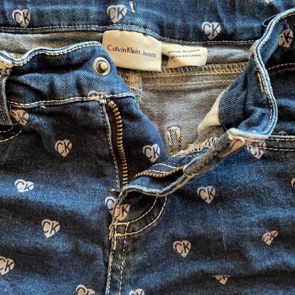 CALVIN KLEIN➕Denim Heart Embellished Shorts - Picture 5 of 7